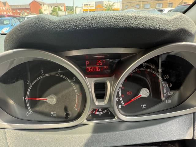2011 Ford Fiesta 1.4 Titanium Automatic 5 Door