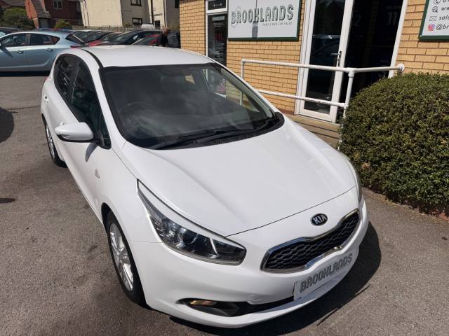 Kia Ceed 1.4 VR7 5 Door Hatchback Petrol Pearl White