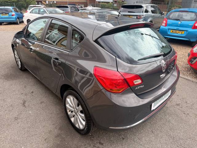 2015 Vauxhall Astra 1.6 Design Automatic 5 Door