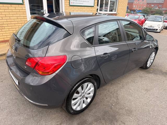2015 Vauxhall Astra 1.6 Design Automatic 5 Door