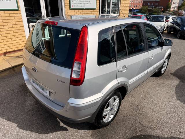 2010 Ford Fusion 1.6 Zetec Automatic 5 Door
