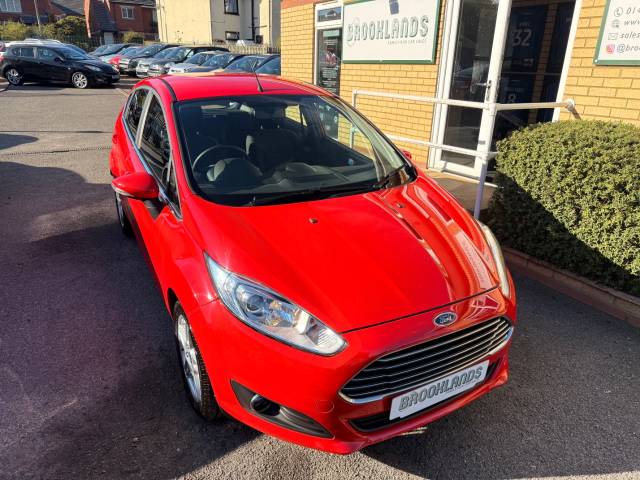 Ford Fiesta 1.25 Zetec 5 Door Hatchback Petrol Race Red