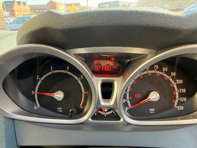 2010 Ford Fiesta 1.4 Titanium Automatic 5 Door